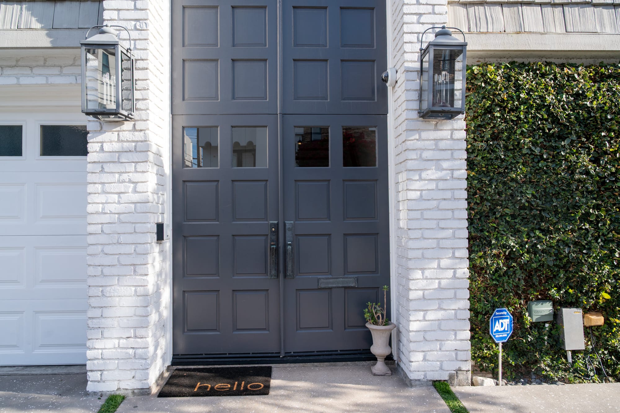 Classic double-door entry of the 410 31st Street beach rental